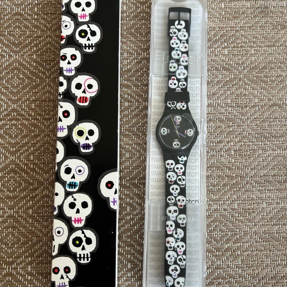 Swatch Gent DIA DE MUERTOS
GZ269 - new in box - 34mm unisex
